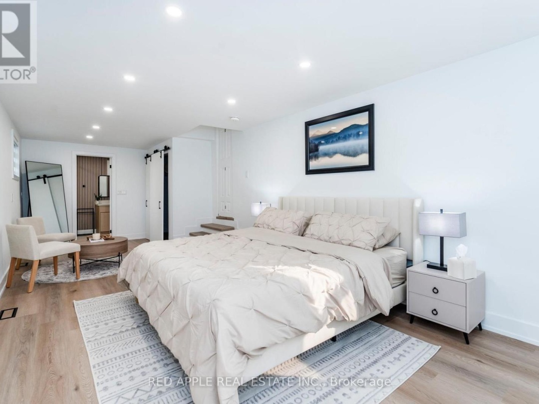 205 Hoyt Avenue, Georgian Bay