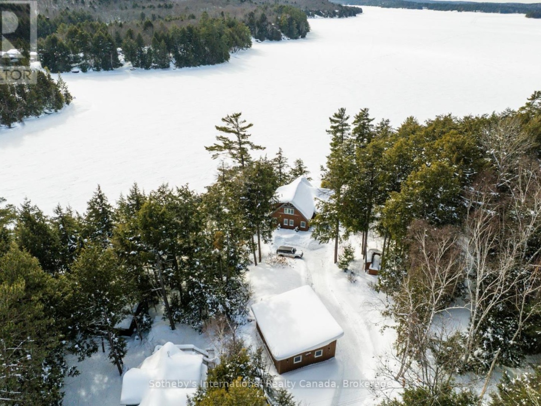 1075 Elmhurst Lane, Kennisis Lake