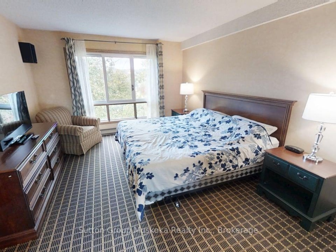 27-202 GOLFVIEW - DEERHURST DRIVE, Peninsula Lake