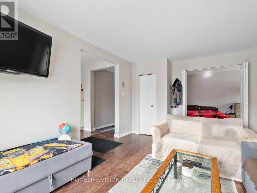 78 FRONT STREET S, 