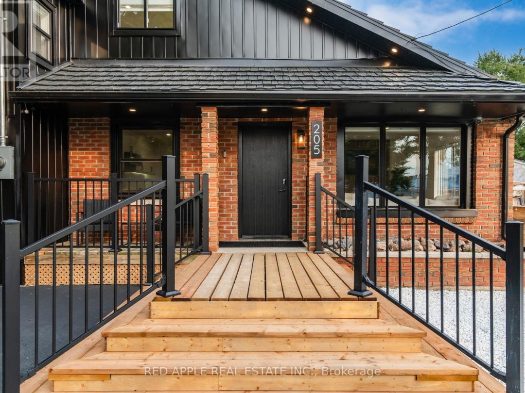 205 Hoyt Avenue, Georgian Bay