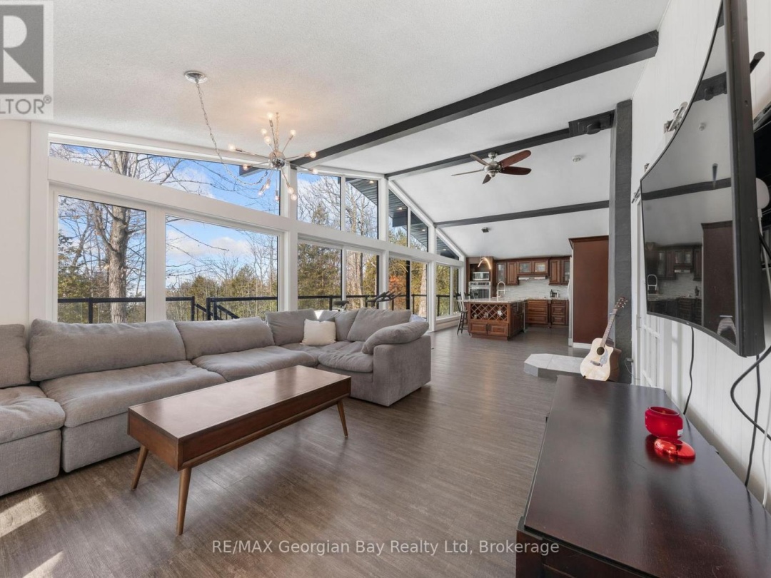1745 TWIN OAKS CRESCENT, 