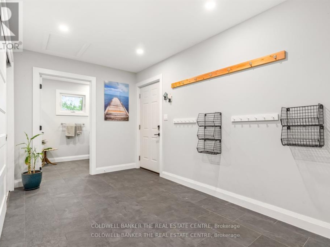 2656 WESTSHORE CRESCENT, 