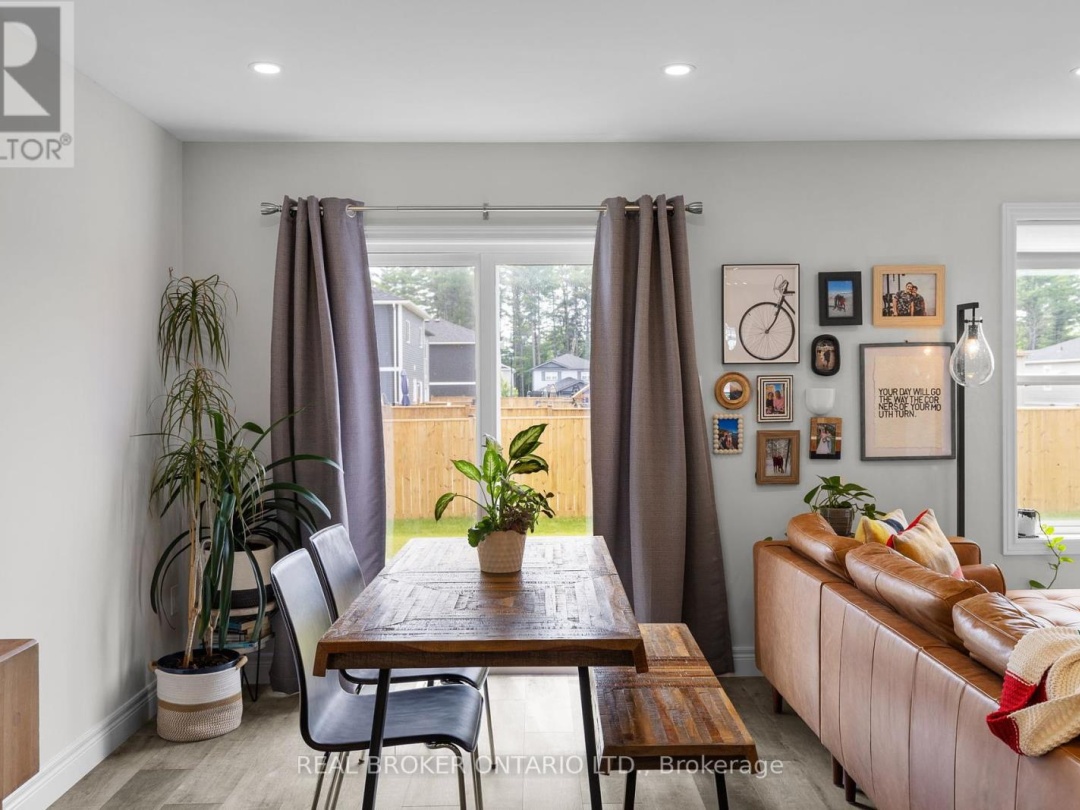 8 NICOLE PARK PLACE, 