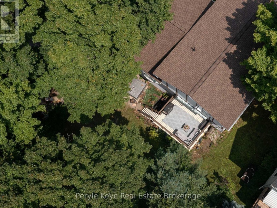 8 SHAW CRESCENT, 