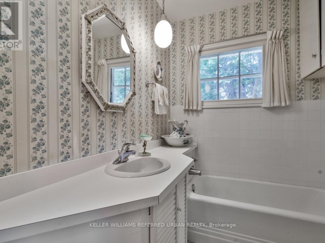 26950 Cedarhurst Beach Road, Lake Simcoe