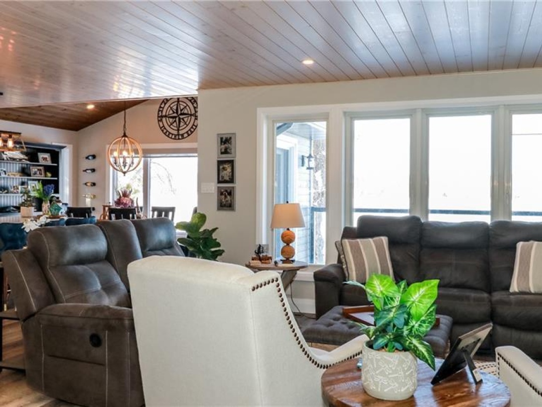 241 Eight Mile Point Road, Lake Simcoe