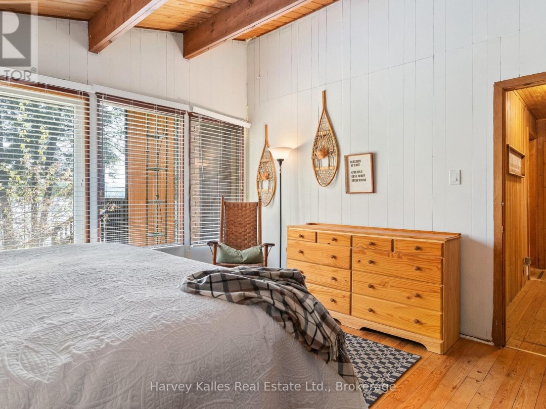1033 SCOTT LANE, 