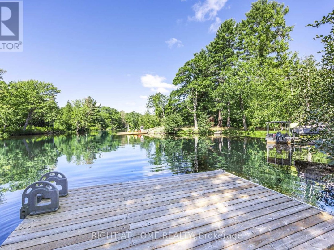 7592 East River Road, Black Lake