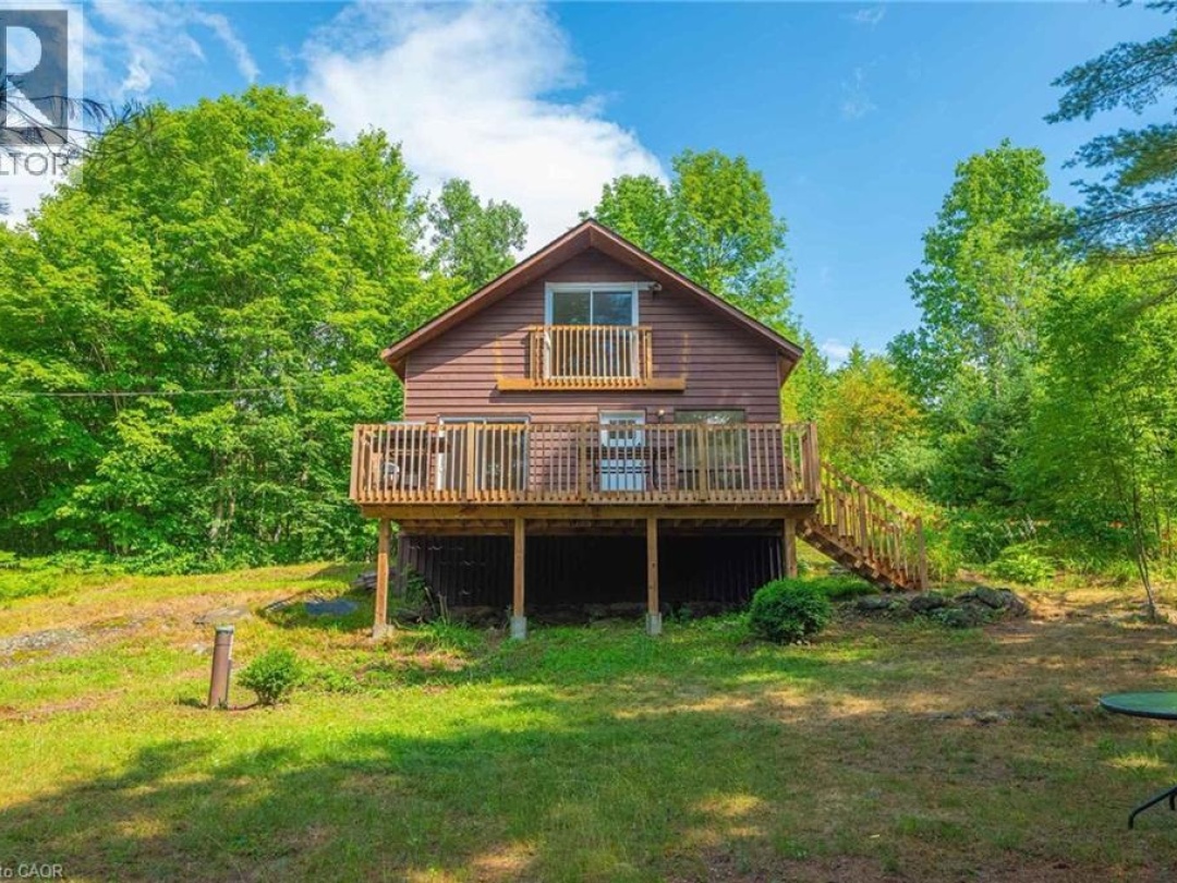 1044 ENGLISH Circle, 