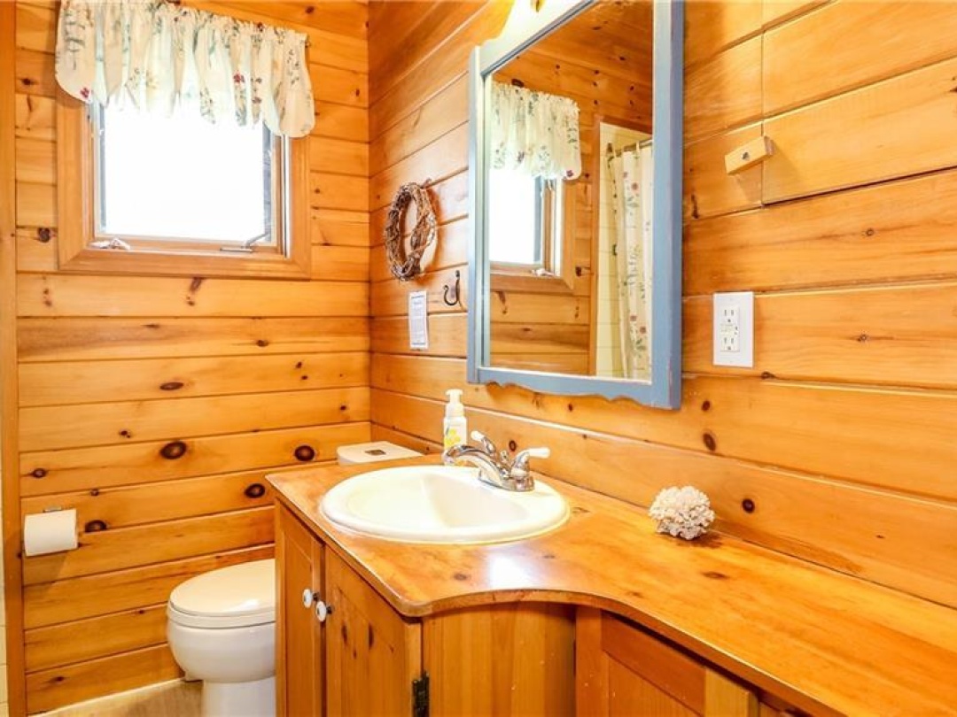 3822 Glenrest Drive Drive, Lake Simcoe