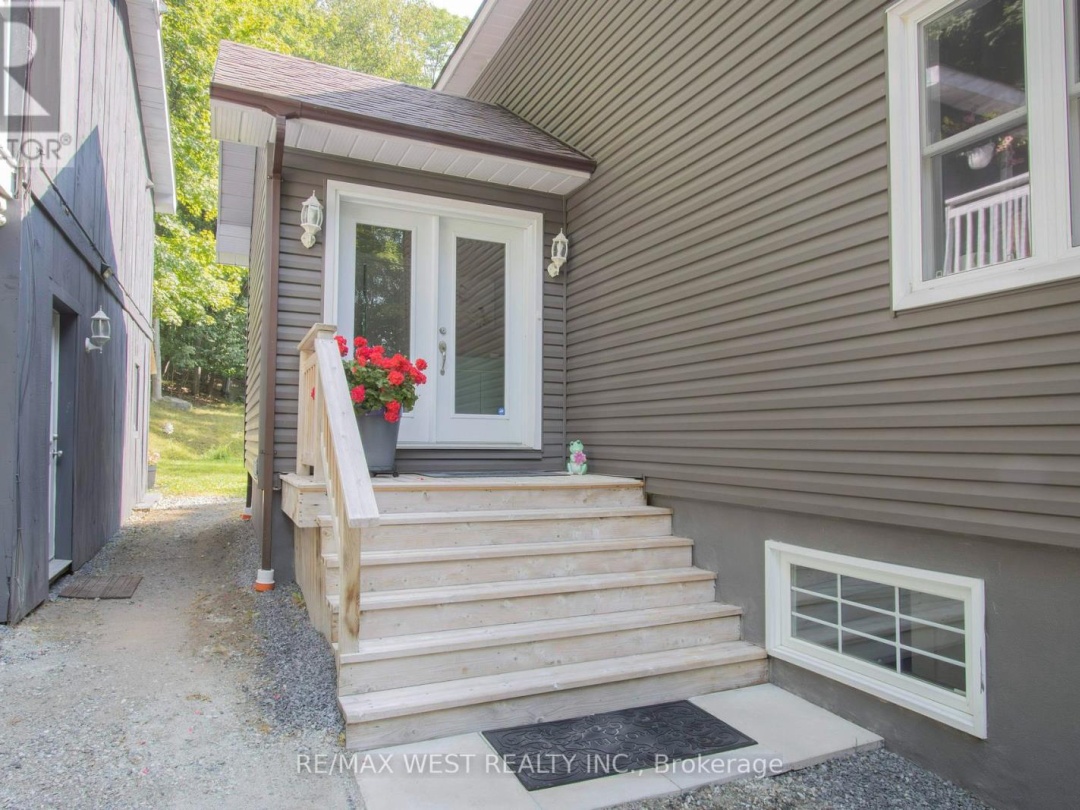 1158 LORNE LANE, 