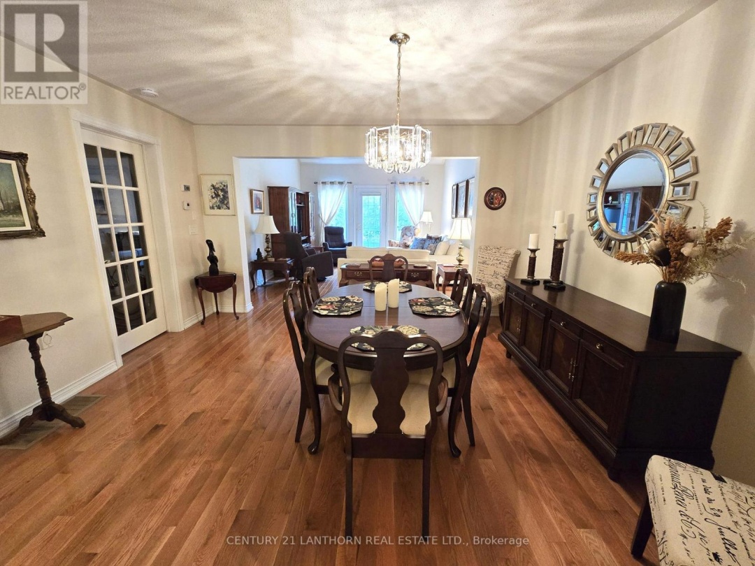 UNIT #310 - 30 MUSEUM DRIVE, 