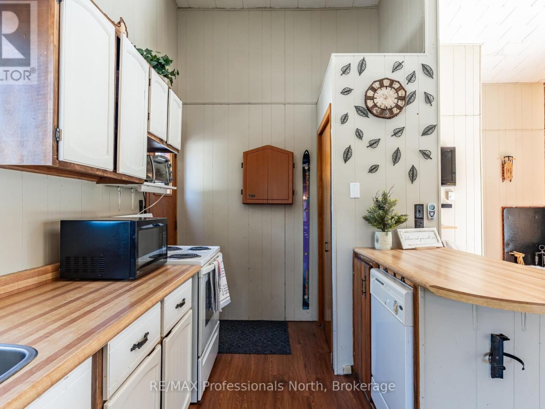 1093 TIFFANY LANE, 