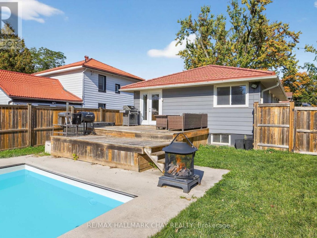 67 SIMCOE STREET, 
