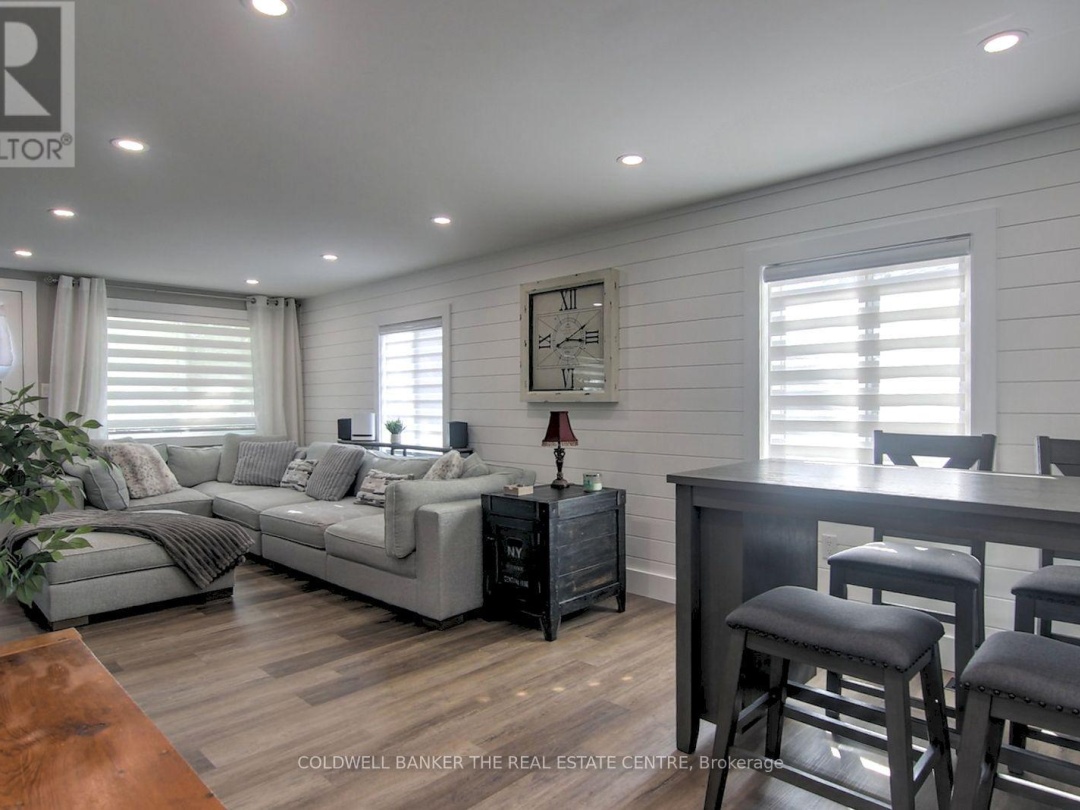 55 PRINCE STREET W, 