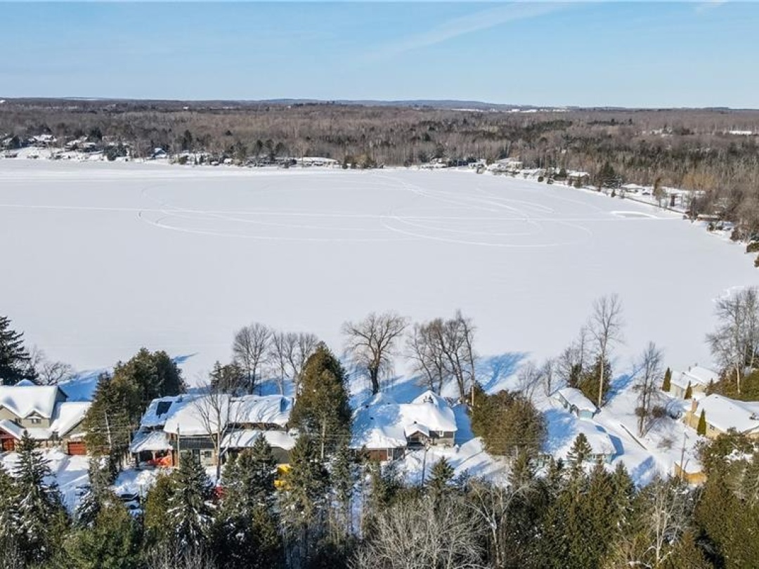 241 Eight Mile Point Road, Lake Simcoe