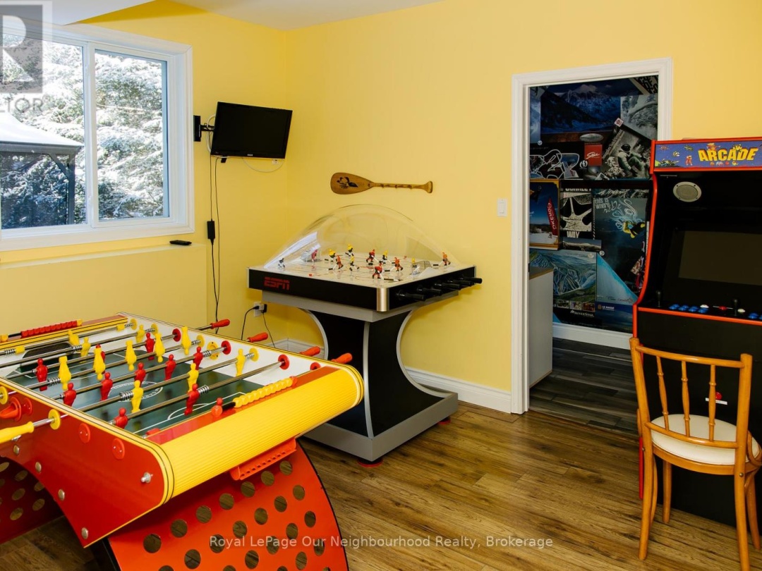 1042 SKI RIDGE TRAIL, 