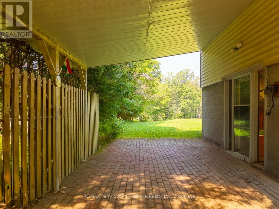 86 LAKESIDE CRESCENT, 