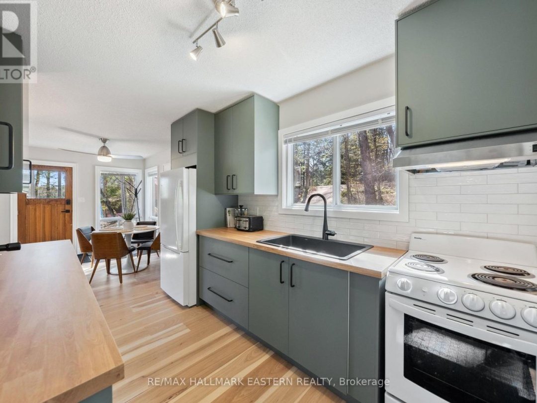 1025 DICKIES LANE, 