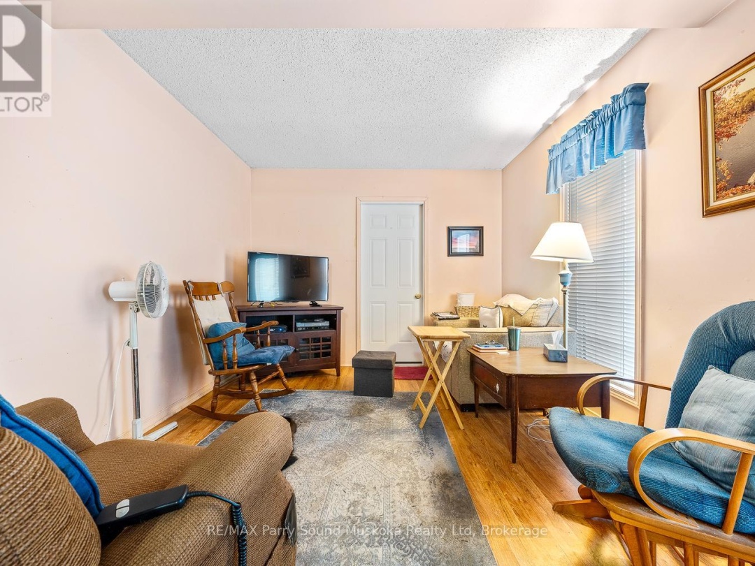 18 GEORGIAN BAY AVENUE, 