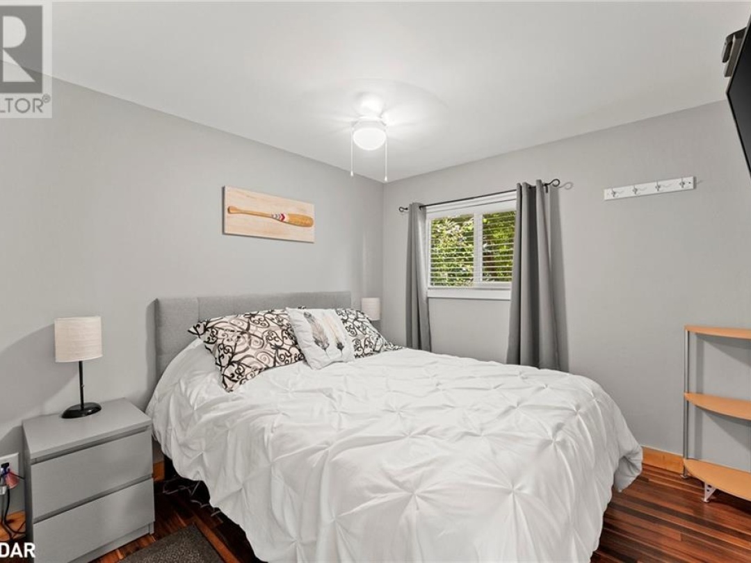 104 Fulsom Crescent, Dalrymple Lake