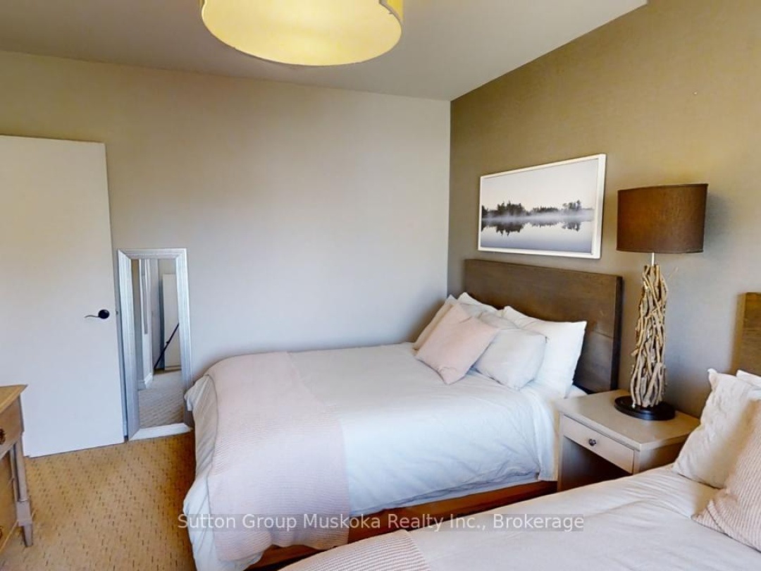 52 307 1235 Deerhurst Drive, Peninsula Lake