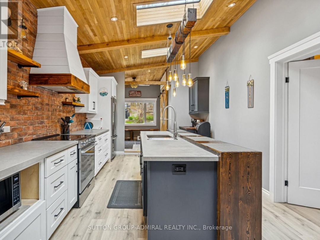 1023 KIRKPATRICK LANE, Muskoka River