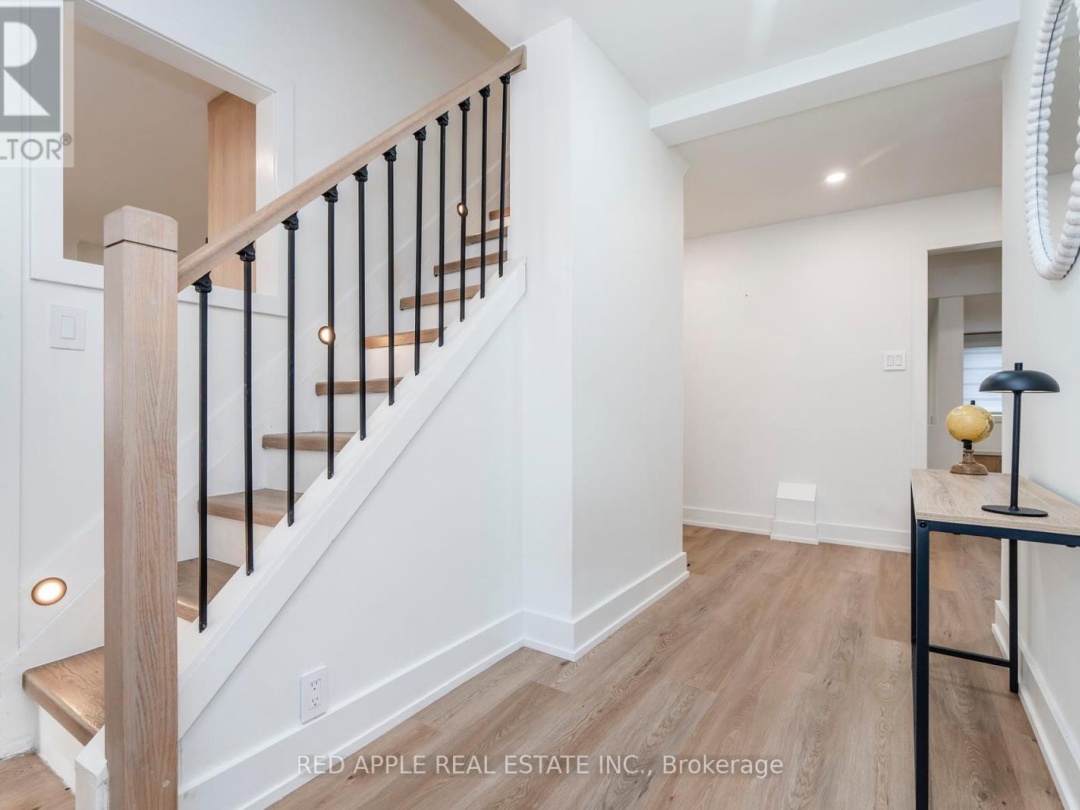 205 Hoyt Avenue, Georgian Bay
