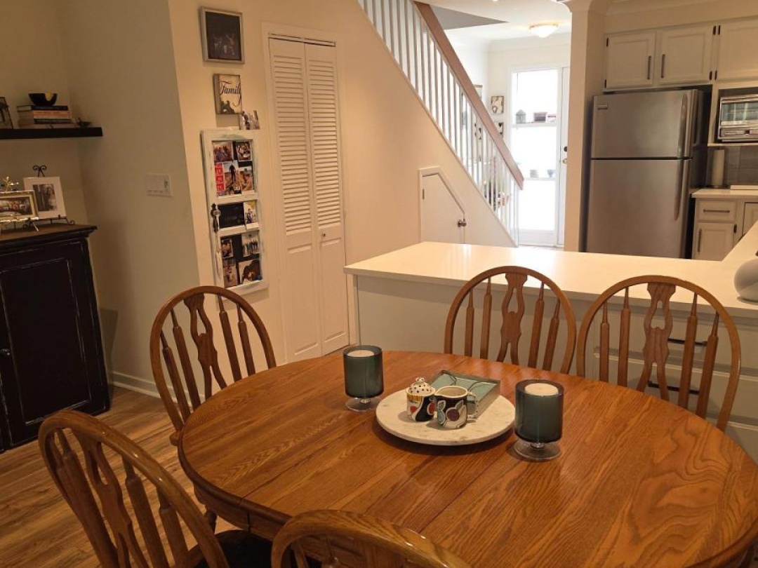 24 - 4 PARADISE BOULEVARD, Lake Simcoe