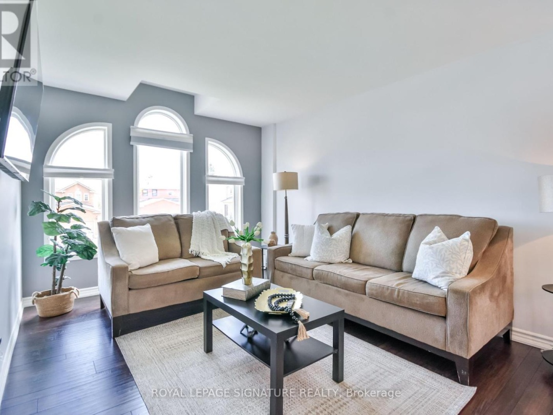 12 Frontier Avenue, Orillia