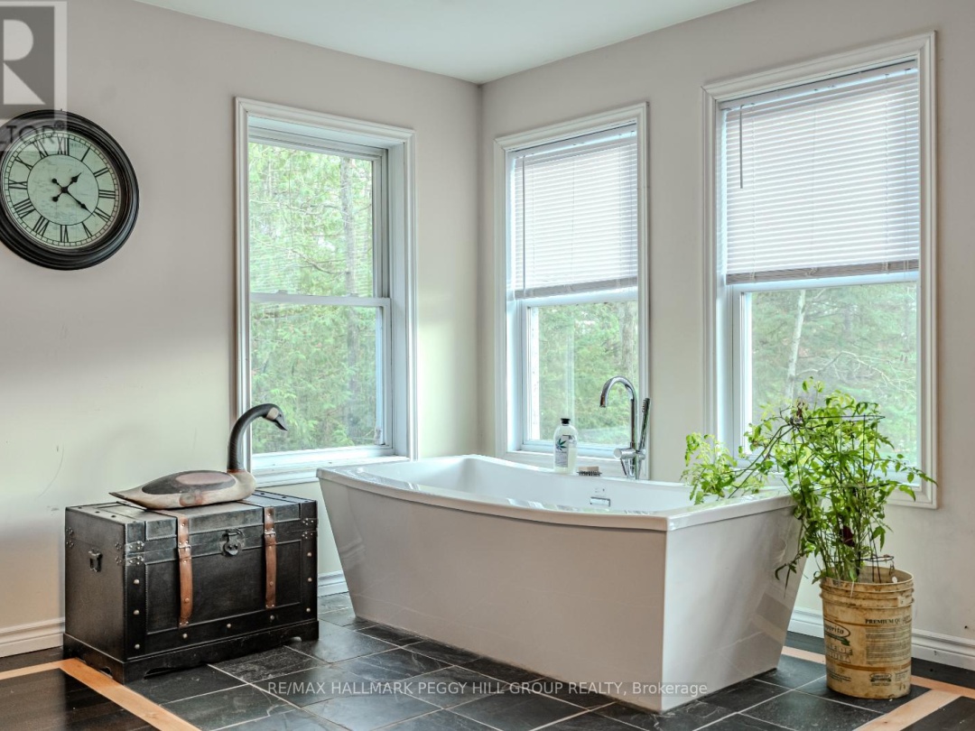 4 CLOVER COURT, 