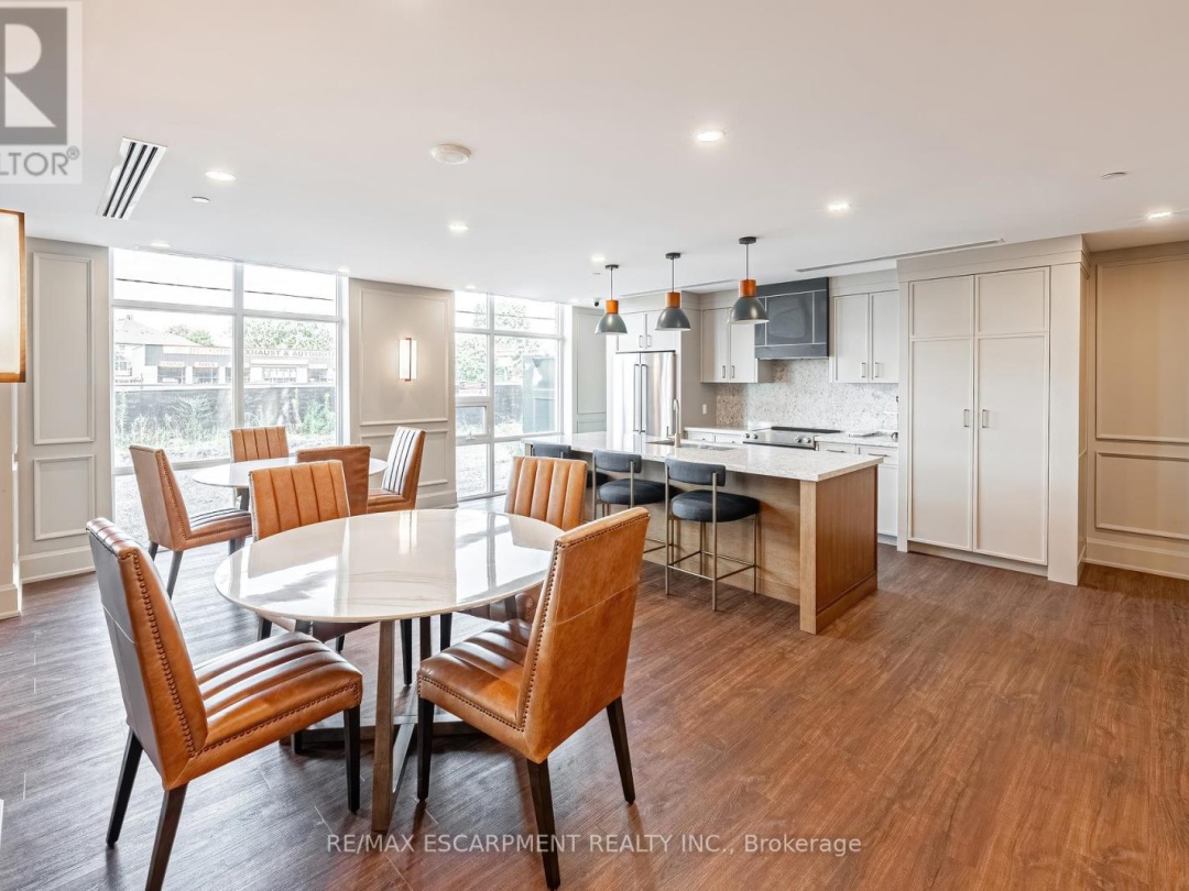 327 - 460 DUNDAS STREET E, 