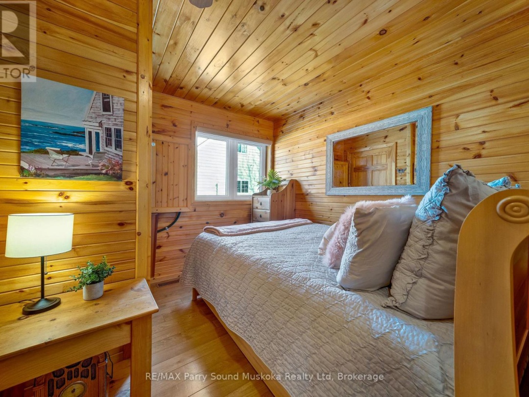 587 Centre Road, Manitouwabing Lake