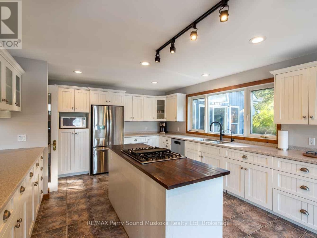 1075 SAWMILL LANE, 