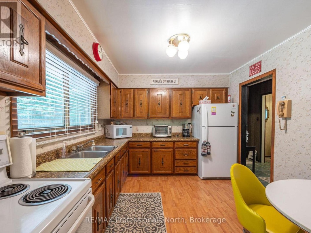 2499 KENNISIS LAKE ROAD, 