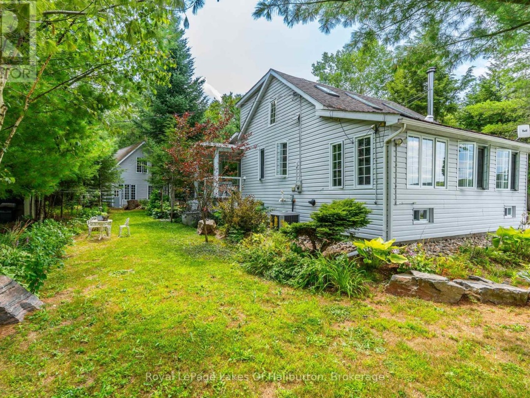1049 NINATIGO LANE, 
