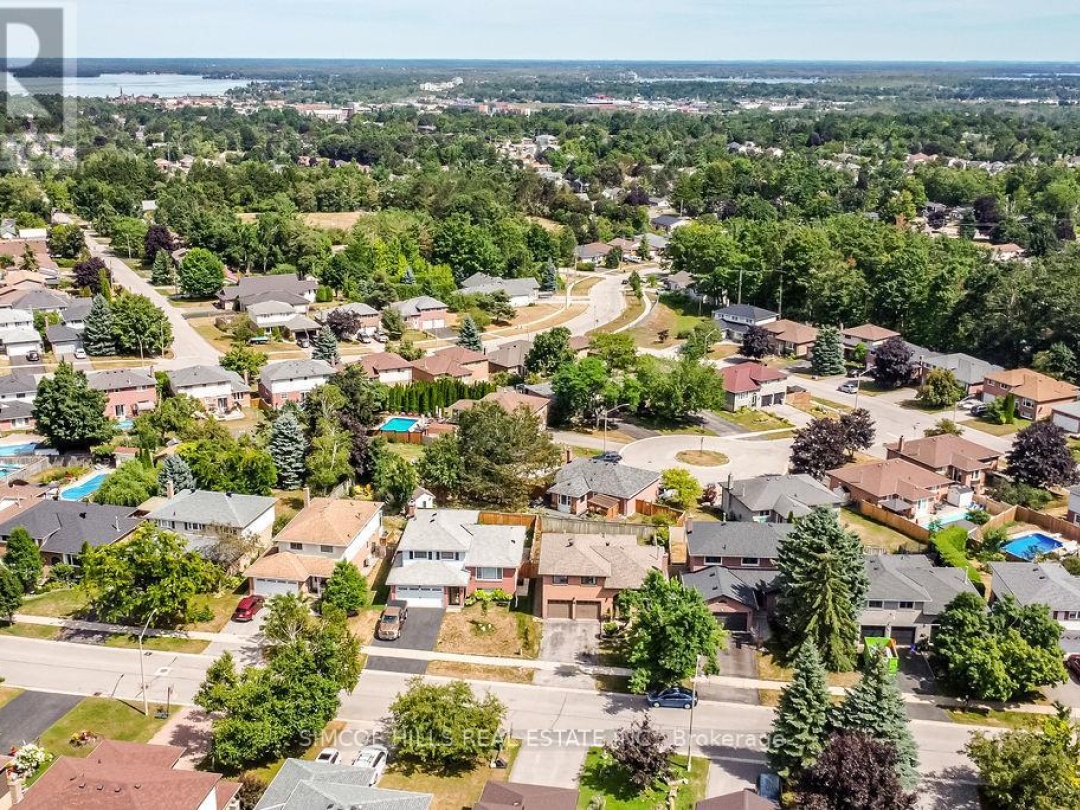 40 LAURENTIAN LANE, 