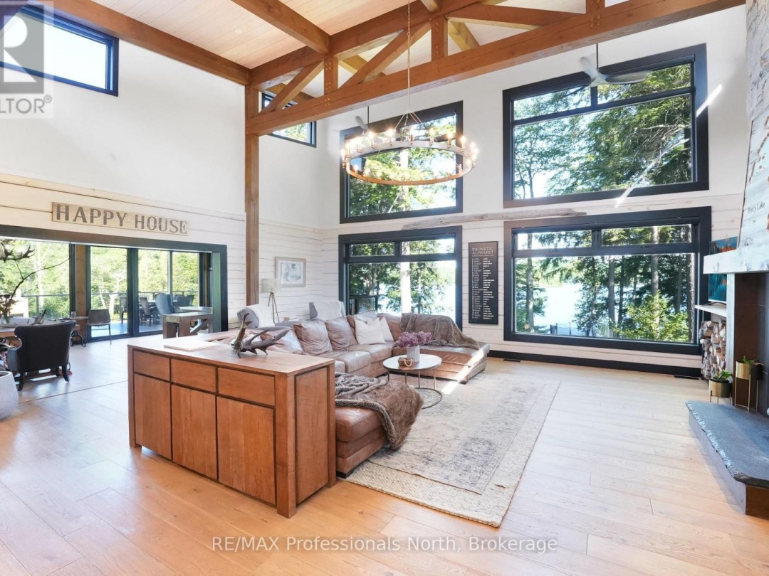 1046 LONE WOLF CRESCENT, 