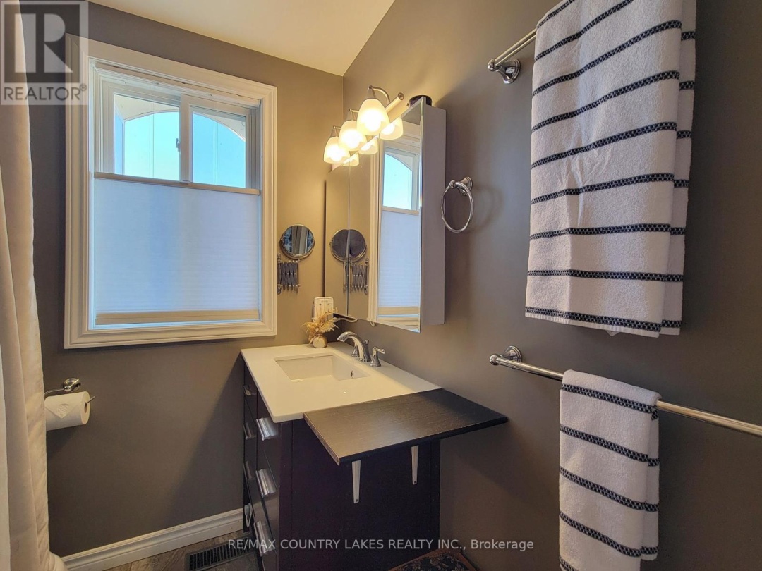 11 - 4 PARADISE BOULEVARD, 