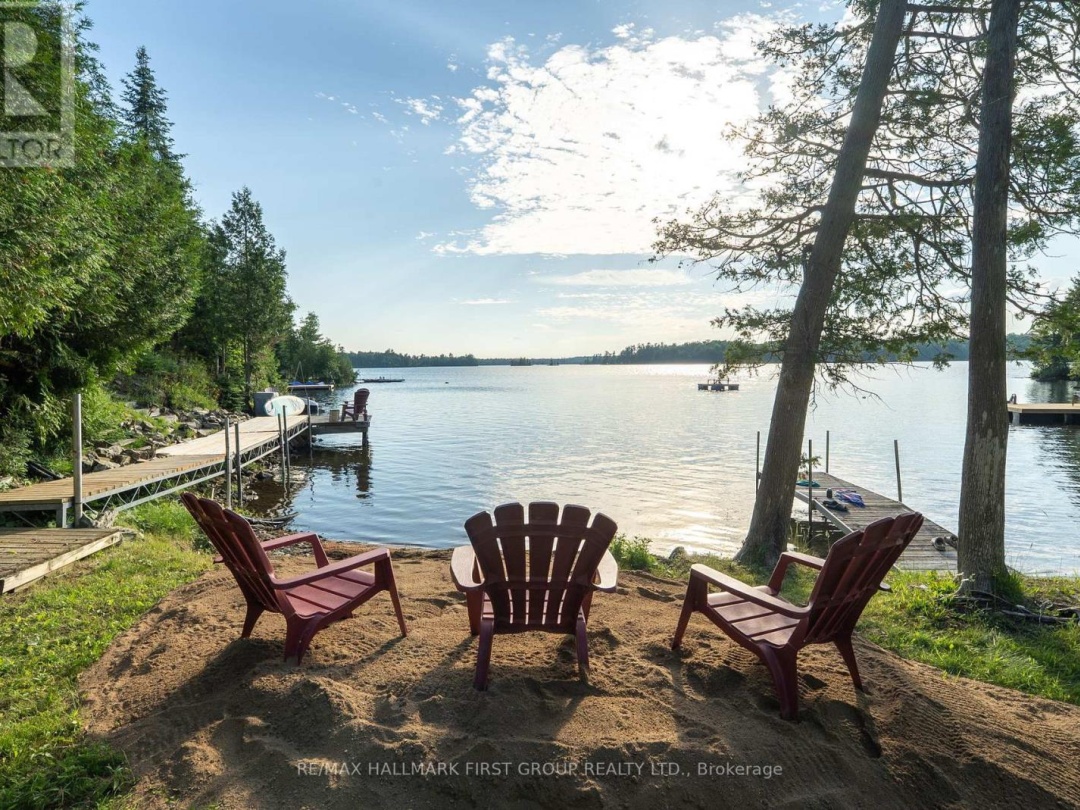 402 STEENBURG LAKE ROAD S, 