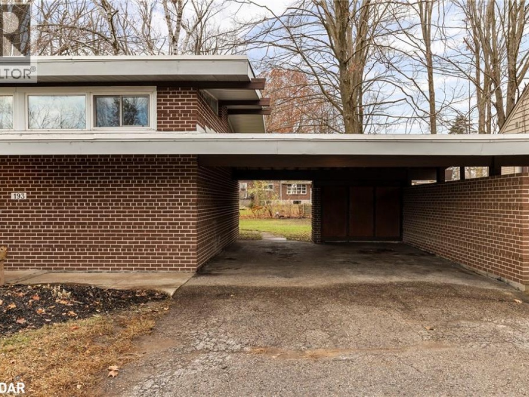 193 LAWRENCE Avenue, 