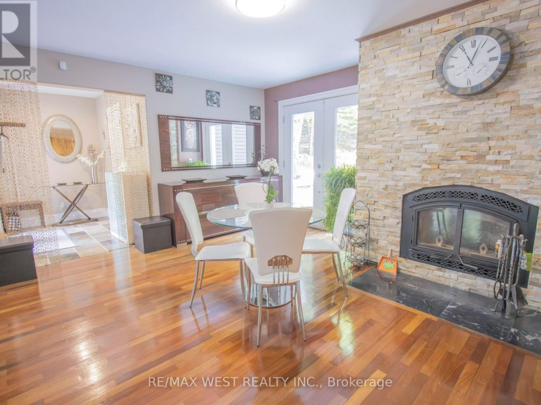 1158 LORNE LANE, 