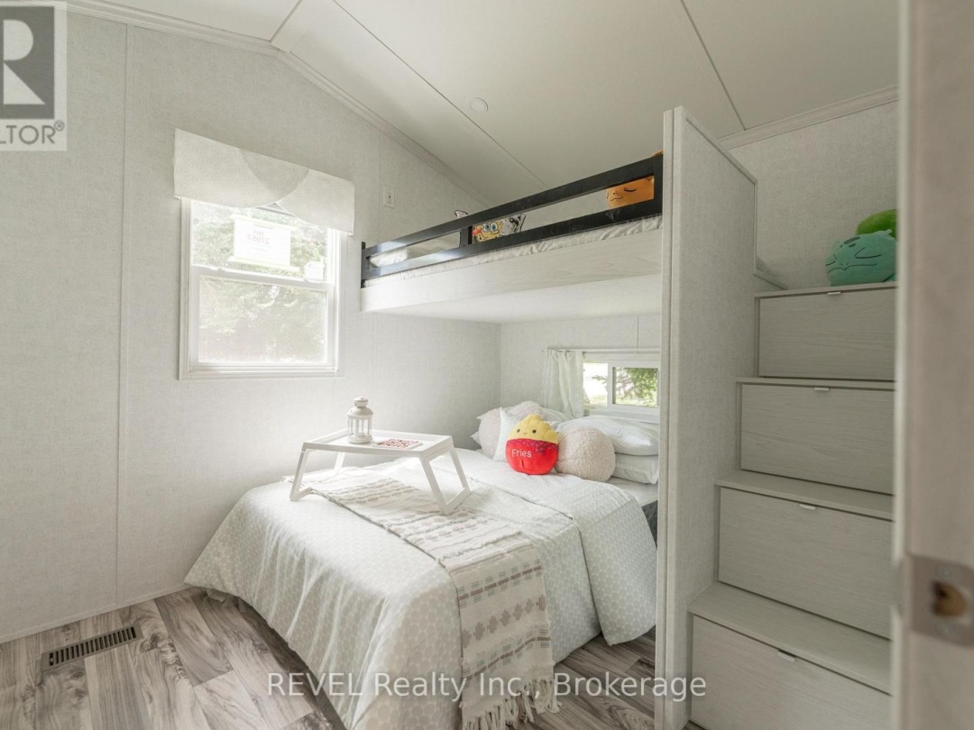 B56 - 85 HUTCHINSON BEACH ROAD, 