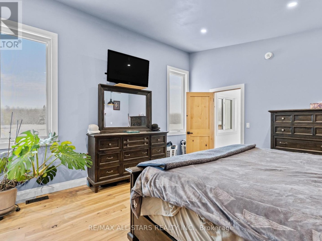 1062 NORTHLINE ROAD, 