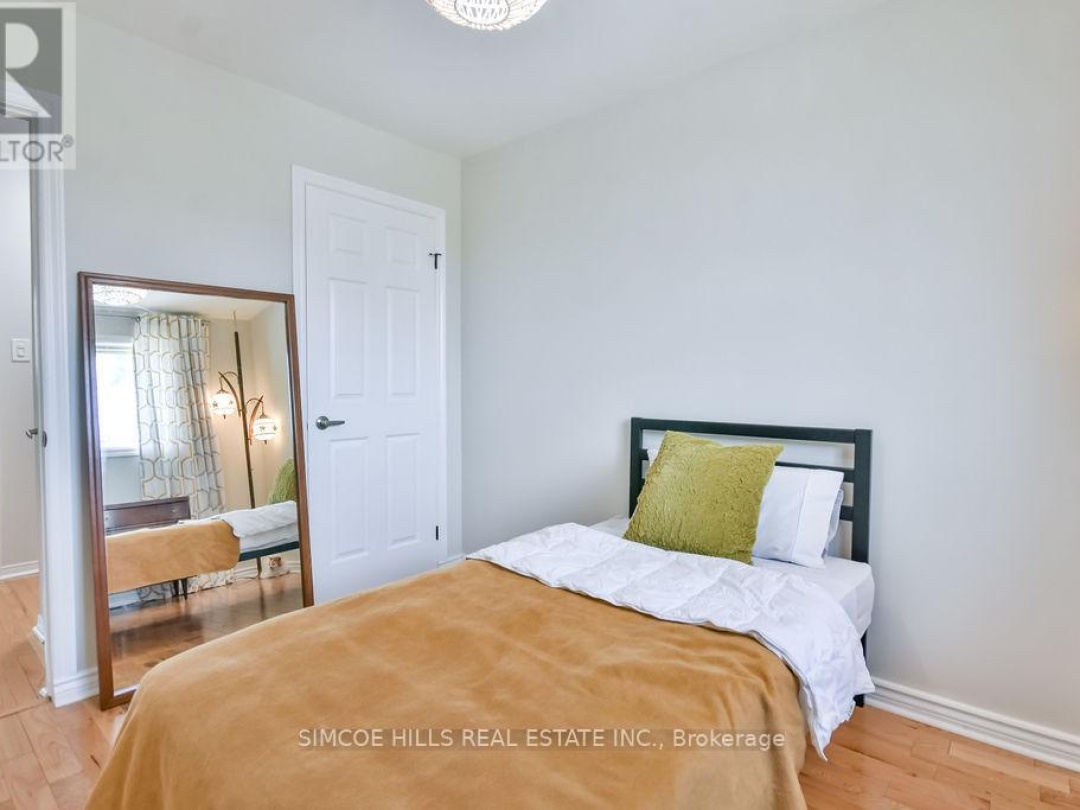 40 LAURENTIAN LANE, 