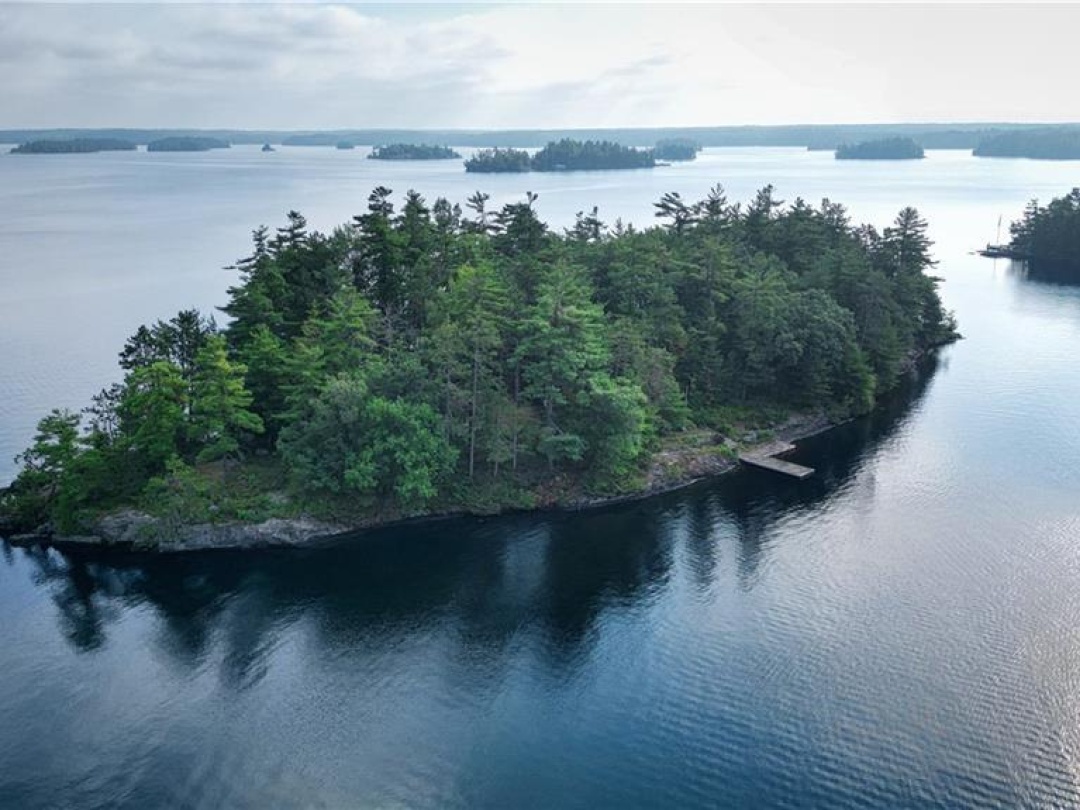 1 ISLAND 3LM Island, 
