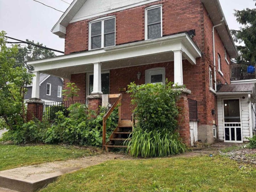 90 COLDWATER ROAD W, 