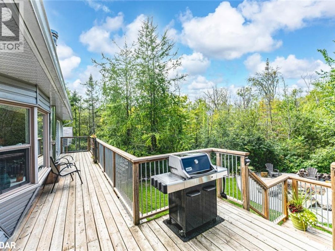 36 MEADOWS Avenue, 