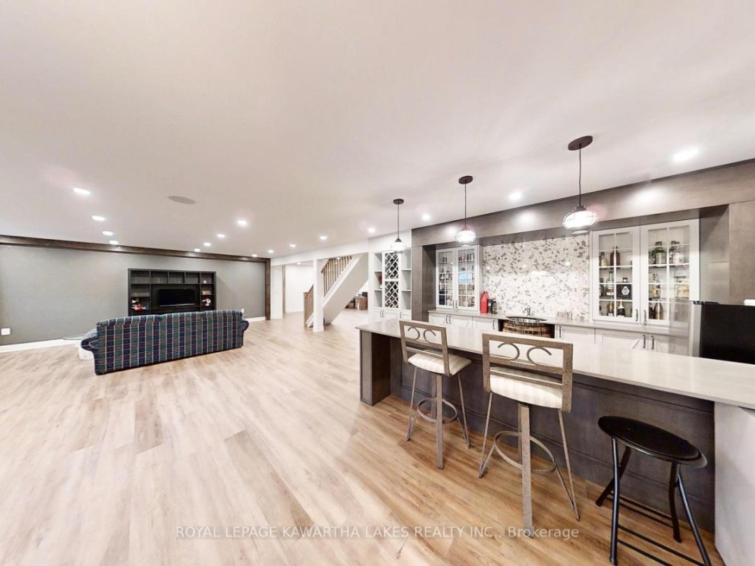 2501 Lakeshore Drive, Lake Simcoe